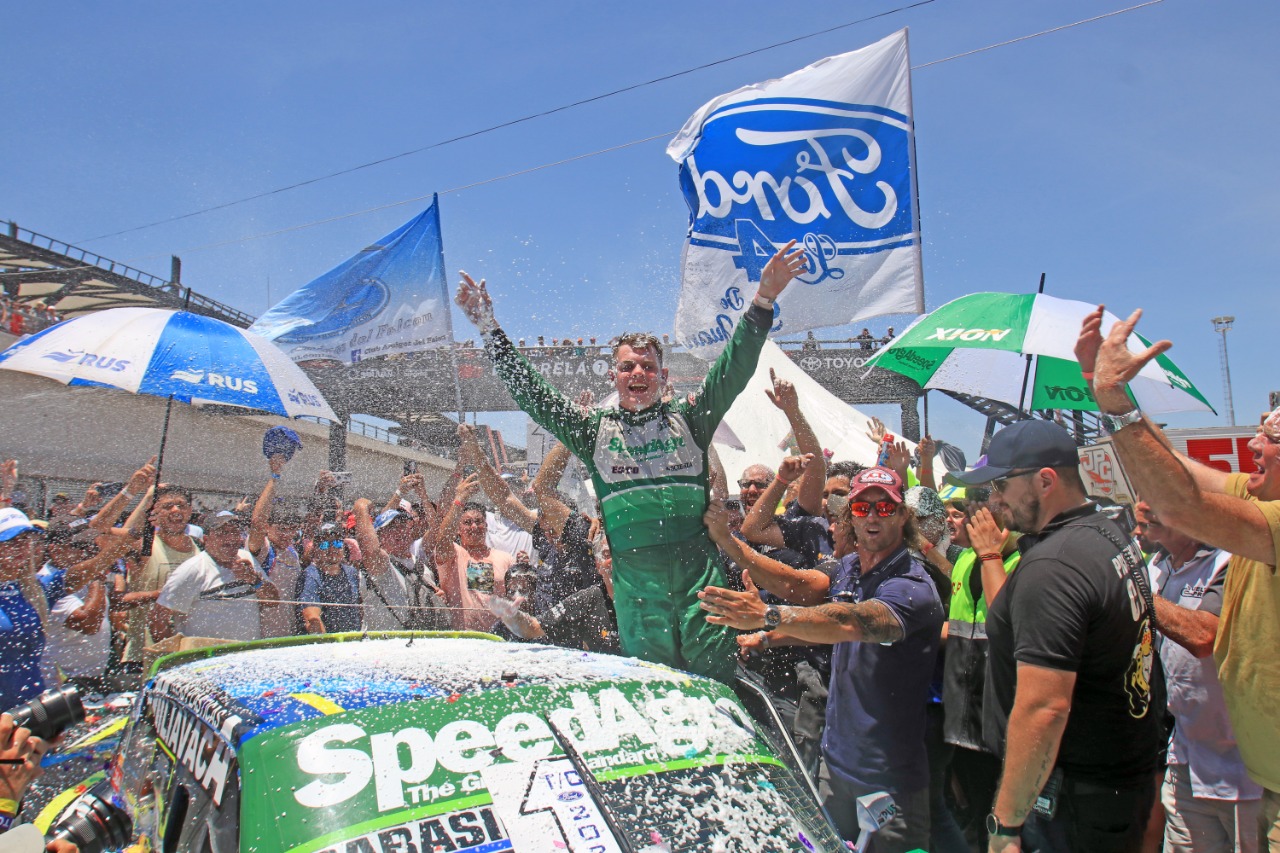 Los festejos del campeón del TC Pista en el ojo de Berna Bosco: WhatsApp Image 2022-12-11 at 13.47.44 (2).jpeg